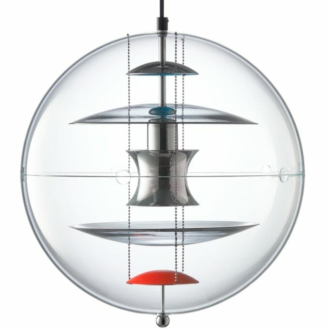 Die VP Globe Coloured Glass von Verner Panton. Diese Leuchte wird heute von Verpan aus Dänemark gebaut.